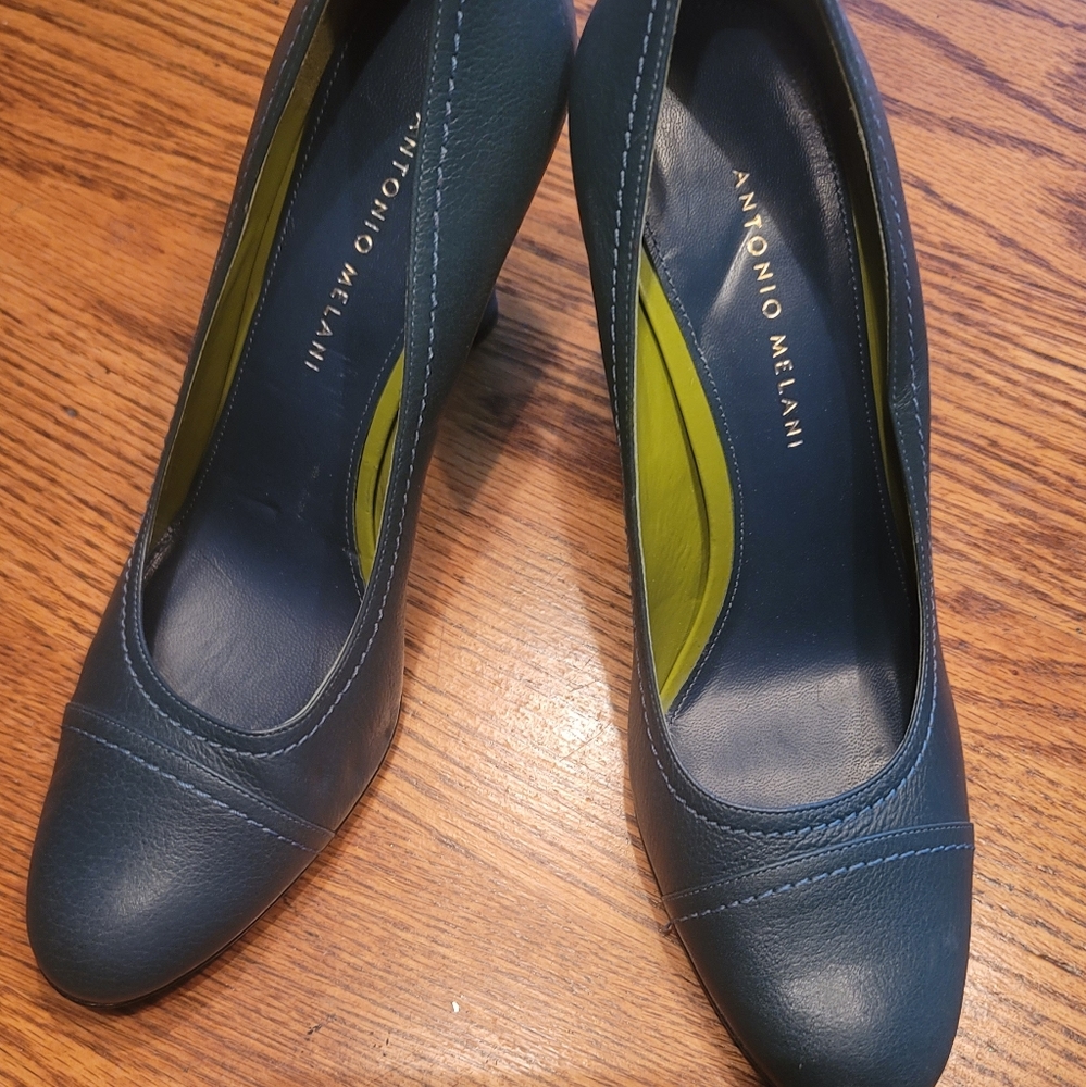 NWOT Antonio Melani Genuine Blue Green Leather Round Cap Toe Heels Shoes 8.5